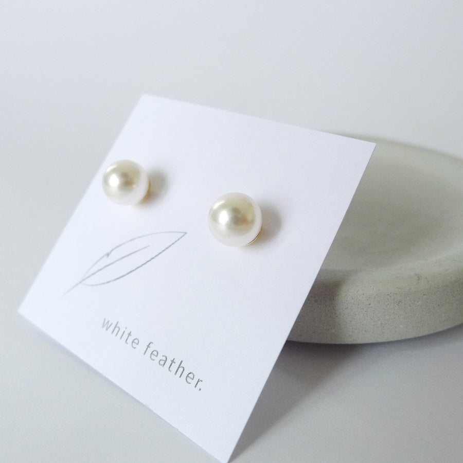 White Crystal Pearl Earstuds 8mm