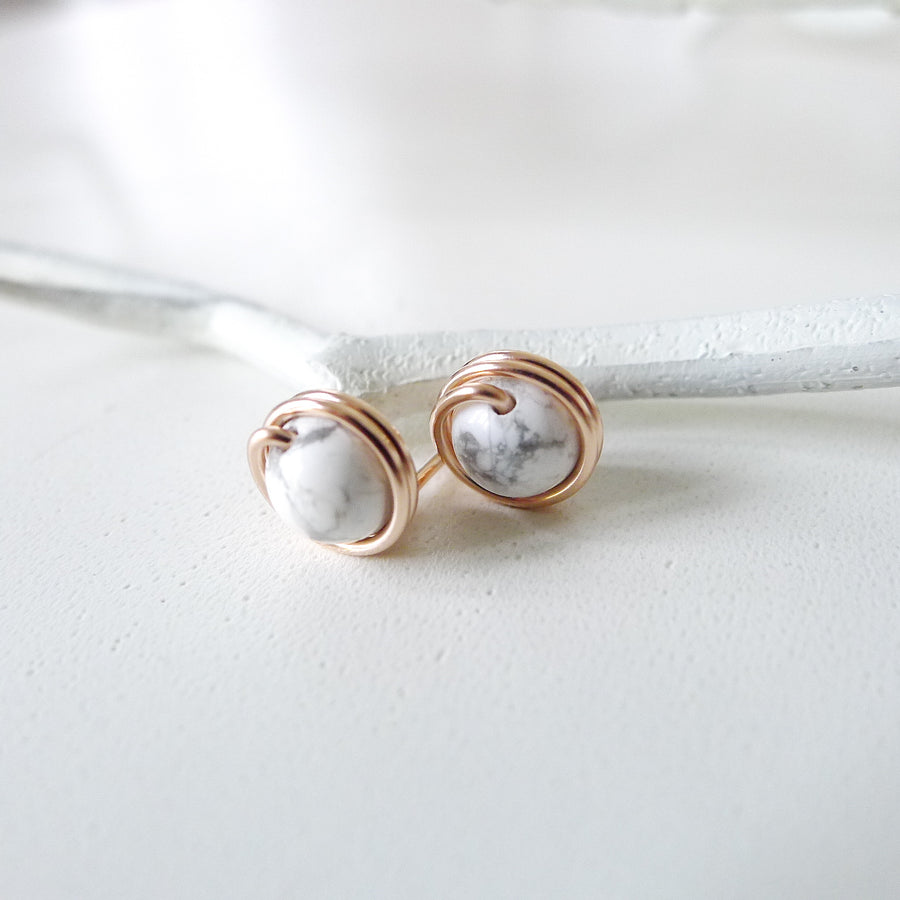 Howlite Earstuds (Medium) / 14k Gold-filled