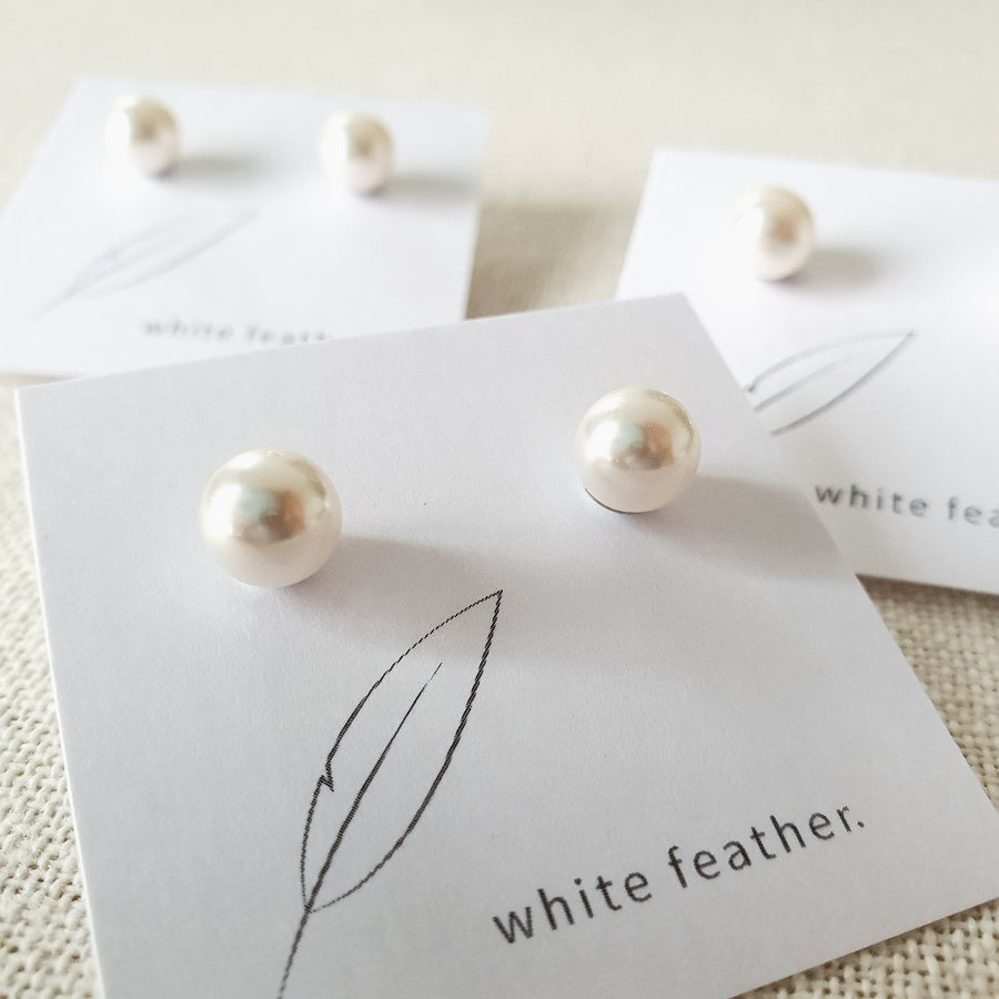 White Crystal Pearl Earstuds 8mm / Rhodium Plated