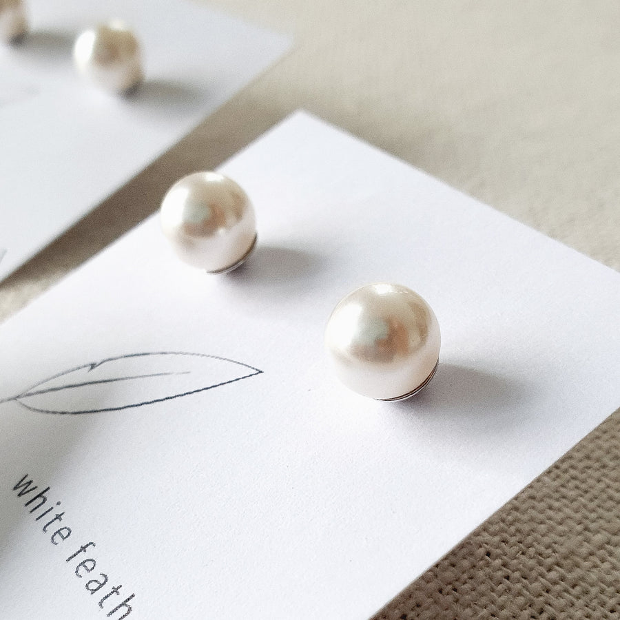 White Crystal Pearl Earstuds 8mm / Rhodium Plated