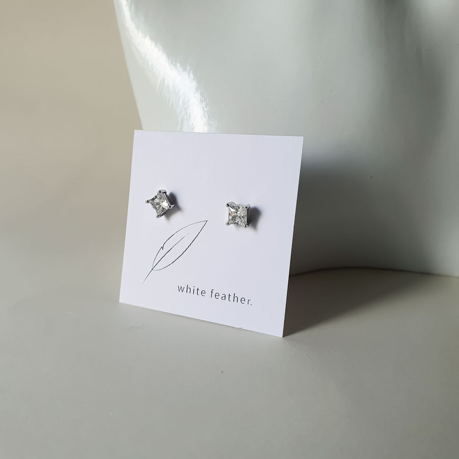 Haylen Earstuds / Rhodium-plated 925 Silver