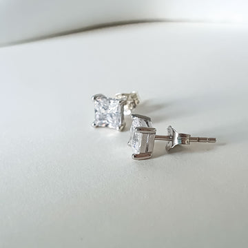 Haylen Earstuds / Rhodium-plated 925 Silver