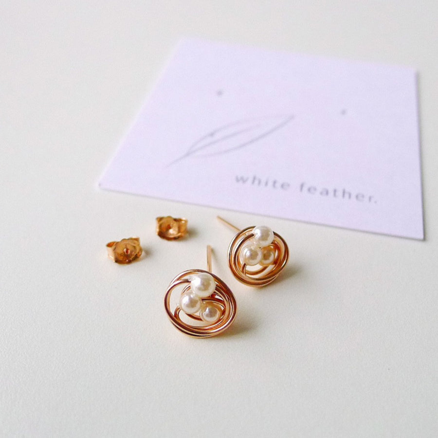 Estelle Earstuds / White Shell Pearl