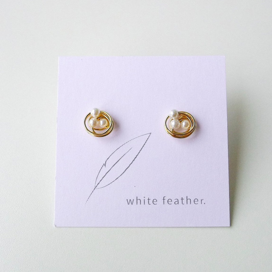 Estelle Earstuds / White Shell Pearl